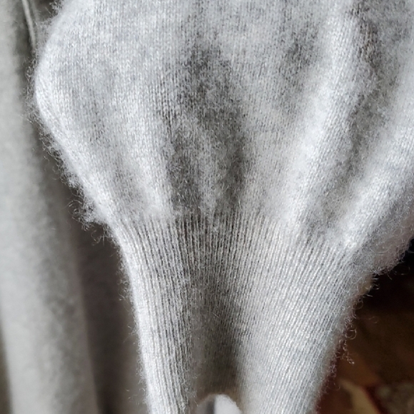 Lord & Taylor 2 Ply CASHMERE Gray Crewneck Sweater - Picture 8 of 10